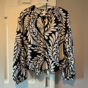 H&M Women’s Black and Cream Patterned Blouse
